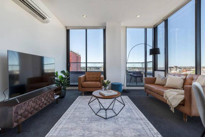 Stunning Panoramic Views | Heart of Richmond - image 16
