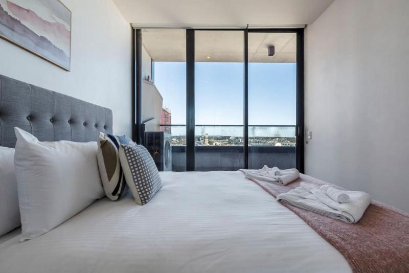 Stunning Panoramic Views | Heart of Richmond - image 8