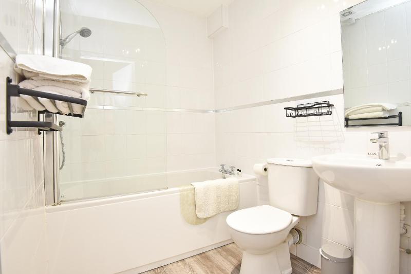Twin Room image 1