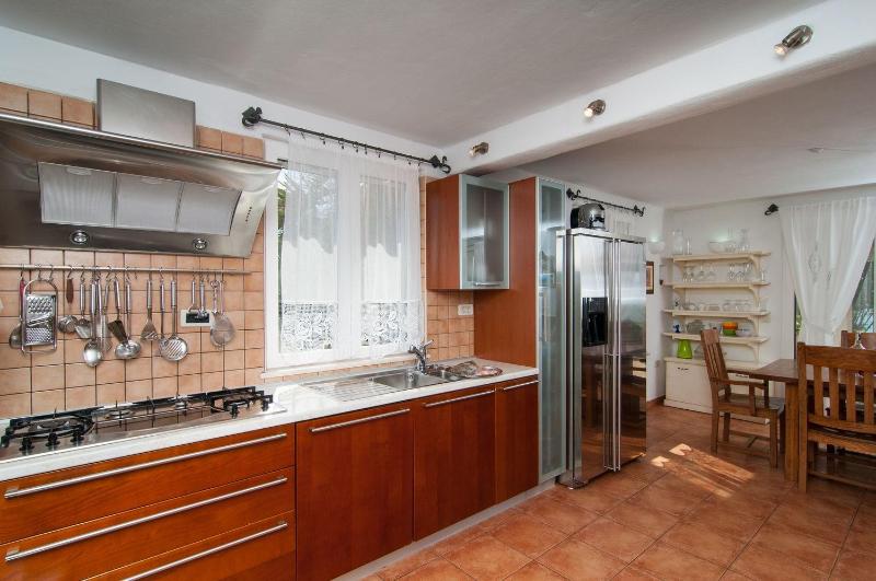 Exclusive Beachfront Villa with Pool for 8 at Island Brač - image 14