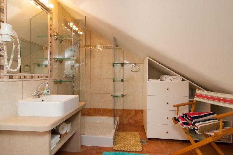 Exclusive Beachfront Villa with Pool for 8 at Island Brač - image 13