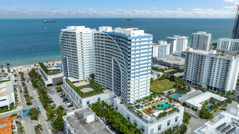 FLL W Residence Penthouse AMAZING birds eye views! - image 7