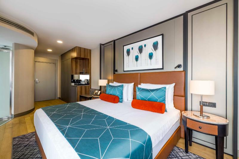 Superior Bosphorus View Room with Balcony image 4