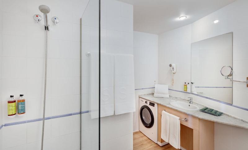 Studio Apartment with One Double Bed image 2