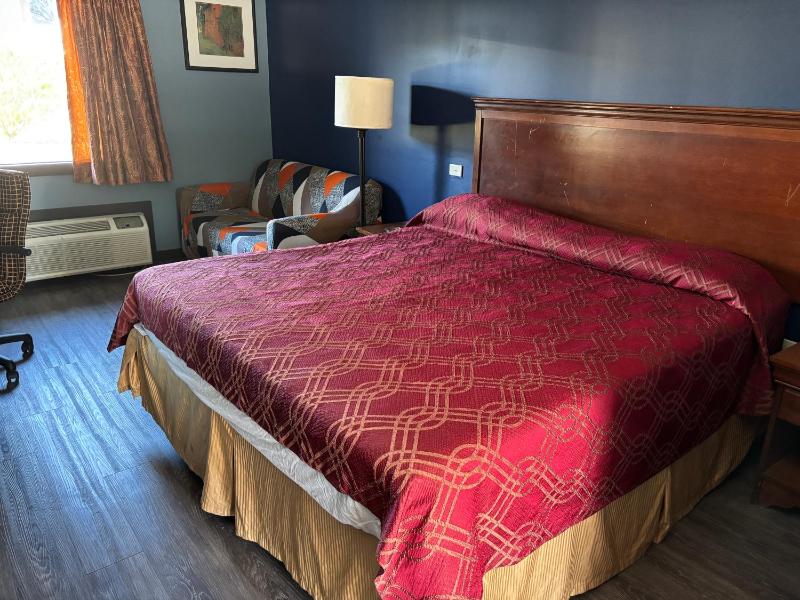 King Room image 3