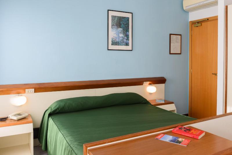Double Room image 1