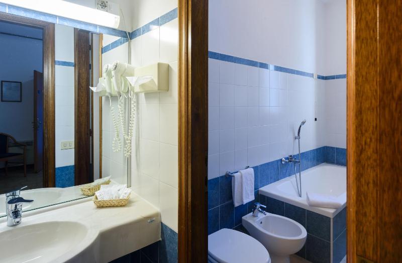 Single Room image 4