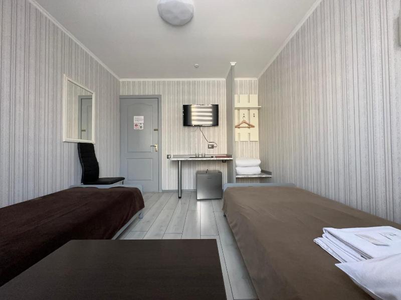 Twin Room with Shared Bathroom image 3