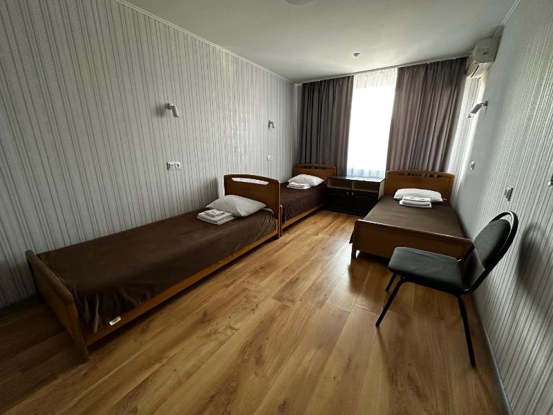 Triple Room with Shared Bathroom image 1