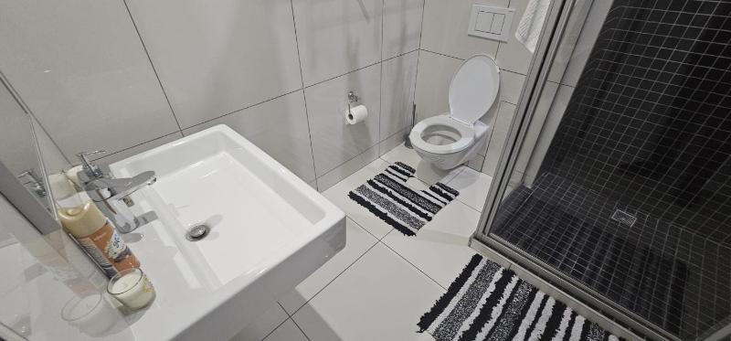 247 Luxury Stays - image 5