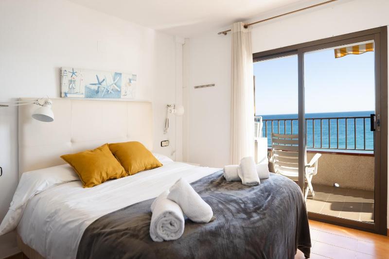 Two-Bedroom Apartment with Sea View (4 Adults) image 2