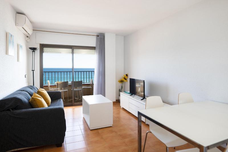 Two-Bedroom Apartment with Sea View (4 Adults) image 3