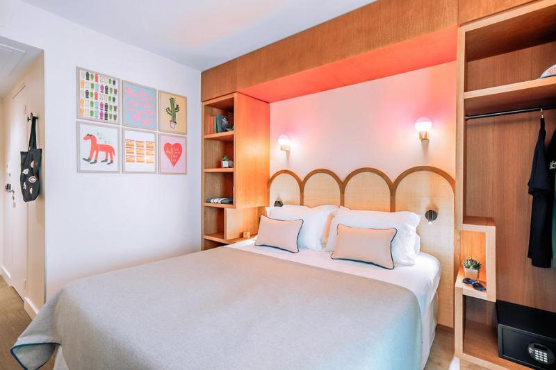 Double Room image 4