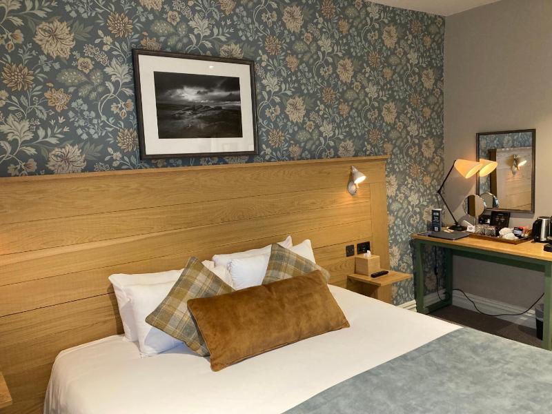 Double or Twin Room image 4