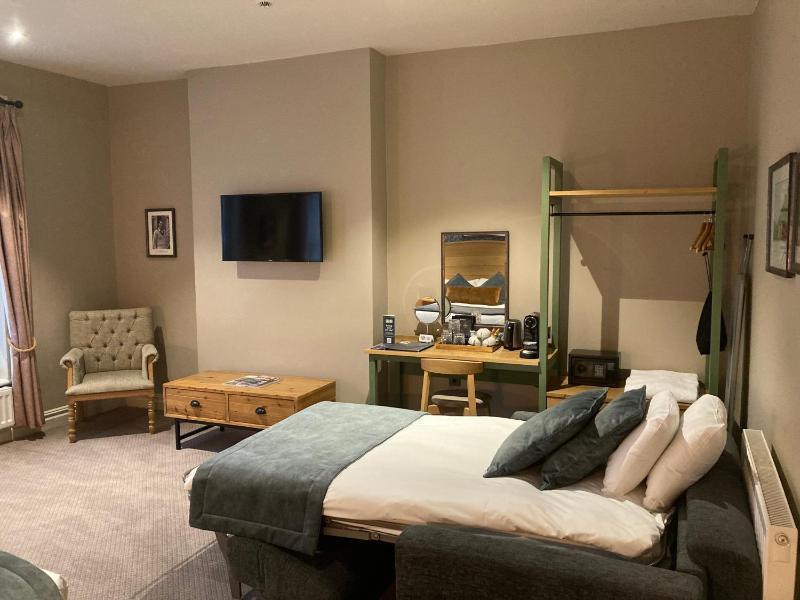 Family Room image 2