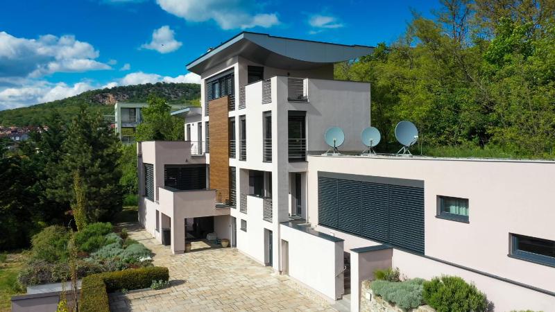 Apartment with View image 3