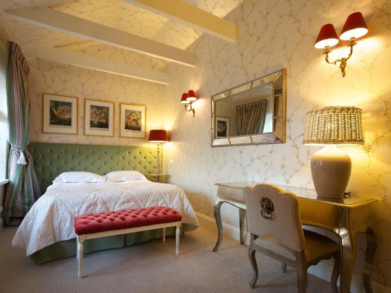 Double or Twin Room image 3