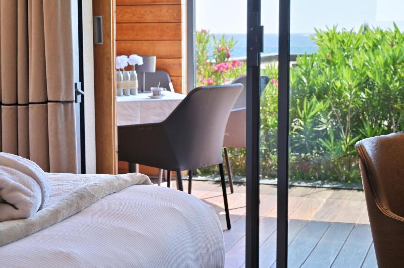 Superior Suite with Sea View image 2