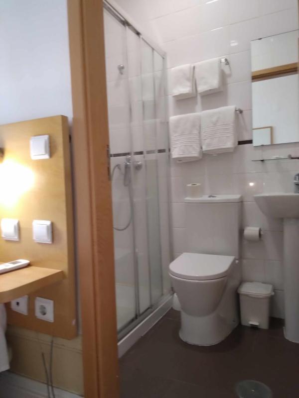 Twin Room image 1