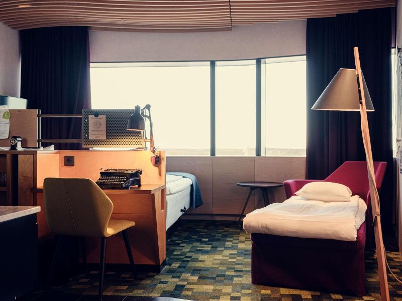Deluxe Twin Room image 1