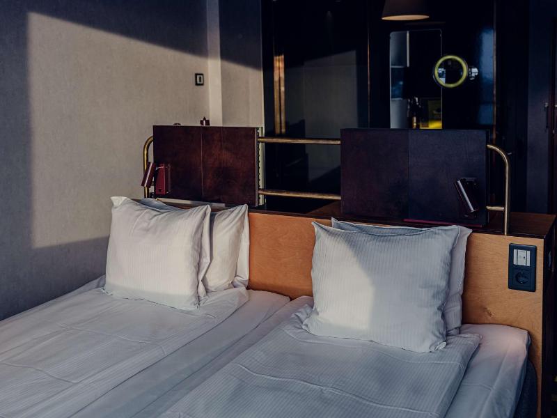 Standard Double Room image 3