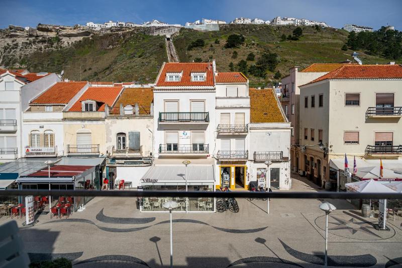 Double Room with Balcony and Sea View image 2