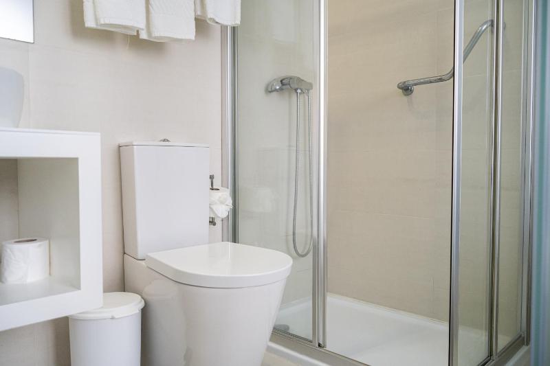 Single Room image 3