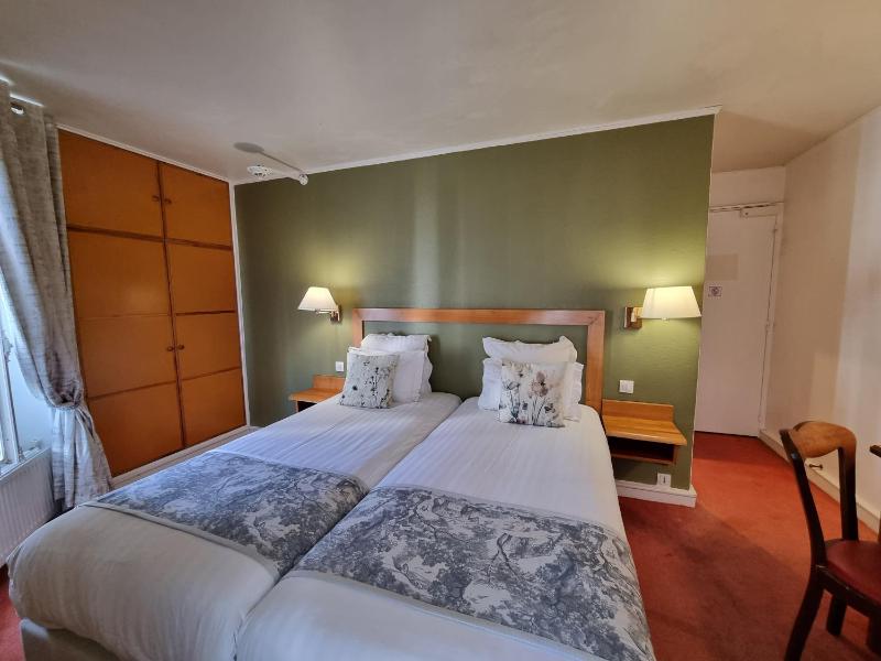 Standard Twin Room image 1