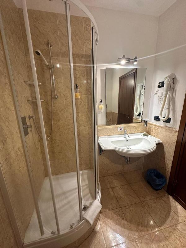 Standard Quadruple Room image 3