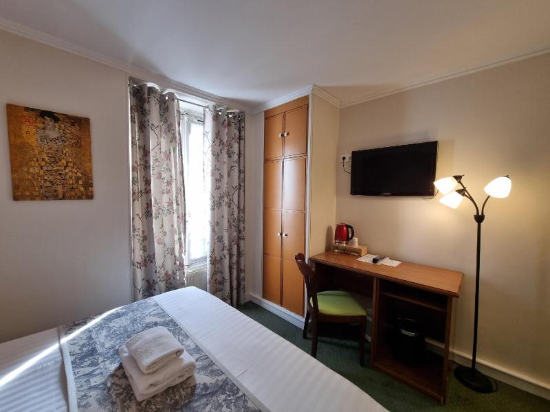 Standard Double Room image 4