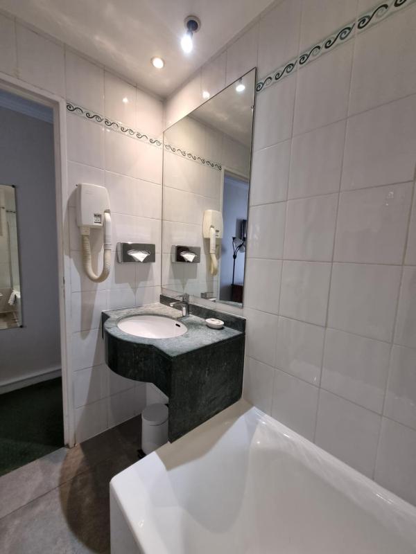 Standard Double Room image 2