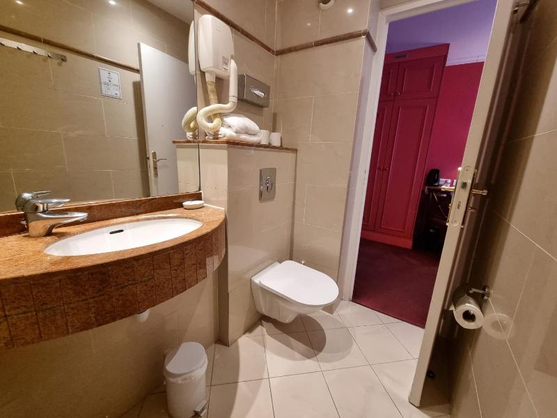 Quadruple Room image 2