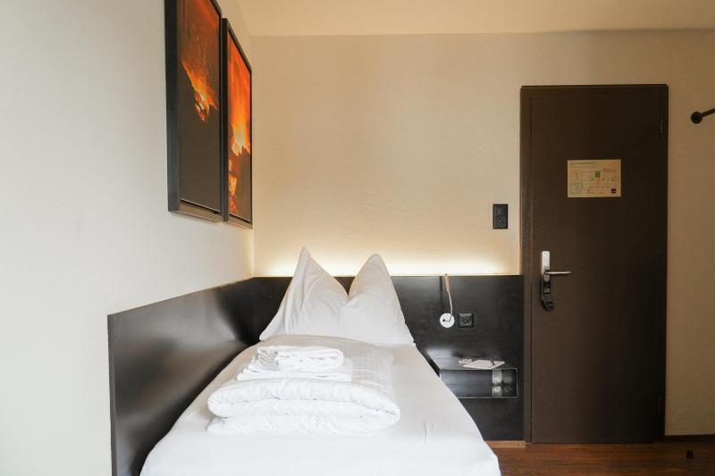 Comfort Single Room image 4