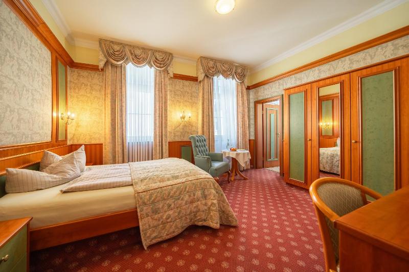 Small Double Room image 3