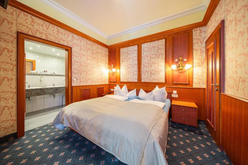 Junior Suite with Balcony image 4
