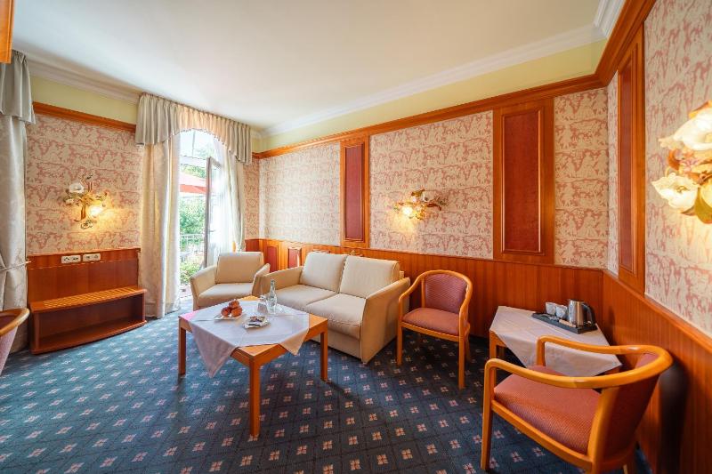 Junior Suite with Balcony image 3