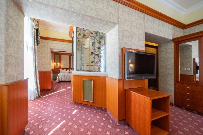 Suite with Balcony image 4