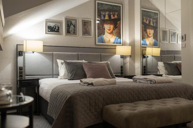 Superior Double Room image 3