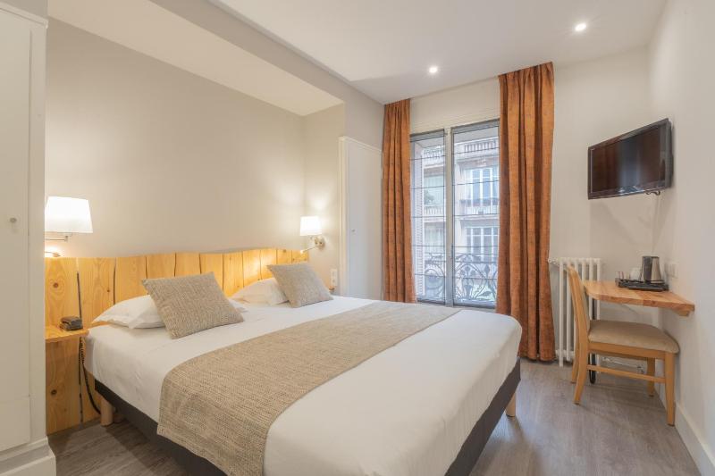 Standard Double Room image 2