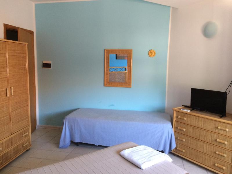 Standard Triple Room with Sea View image 3