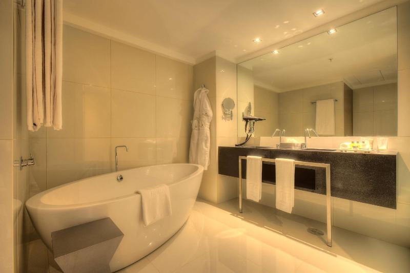 Family Room with View (2 Adults + 1 Child) image 4