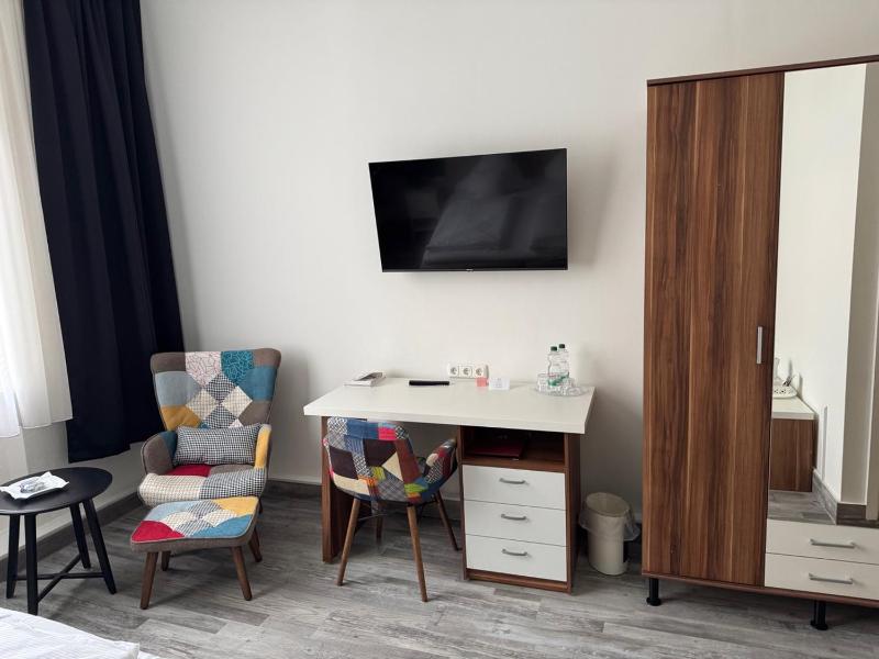 Economy Double Room image 3