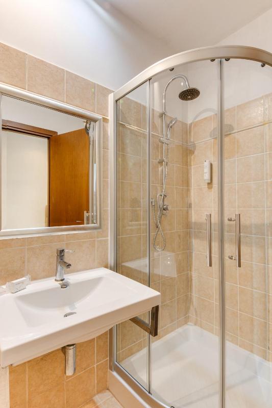 Standard Single Room image 3