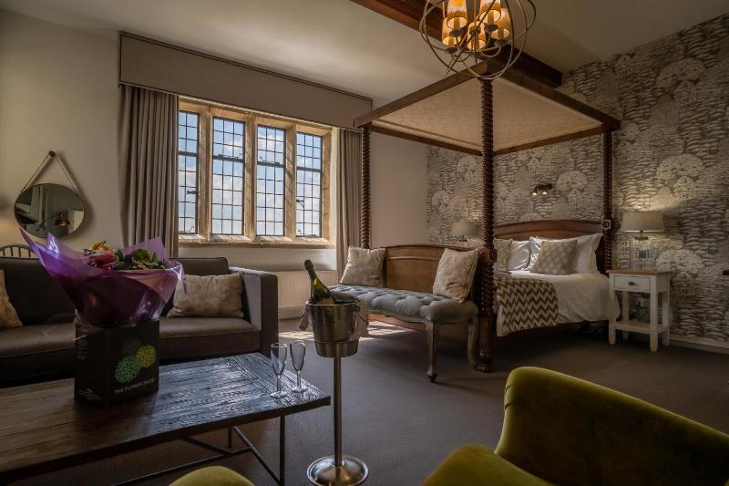 Manor Deluxe Room image 3