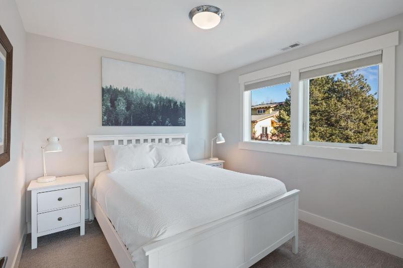 Hillside Haven - image 22
