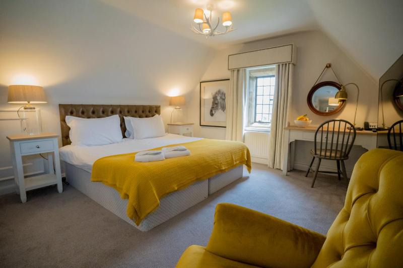 Manor King Room image 4