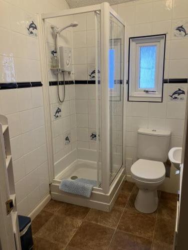 Twin Room with Private External Bathroom image 3