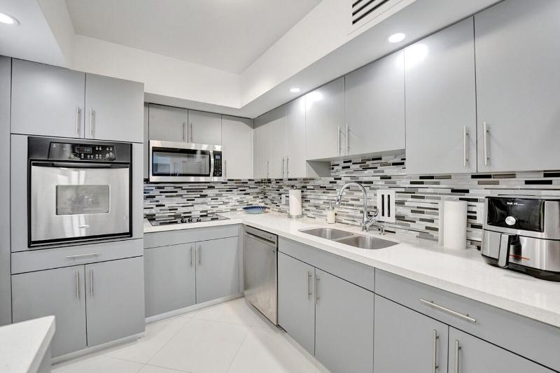 Luxury Oceanfront 3 Bedroom condo on the beach 16 Floor - image 13