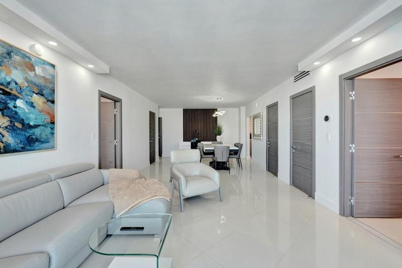 Luxury Oceanfront 3 Bedroom condo on the beach 16 Floor - image 6
