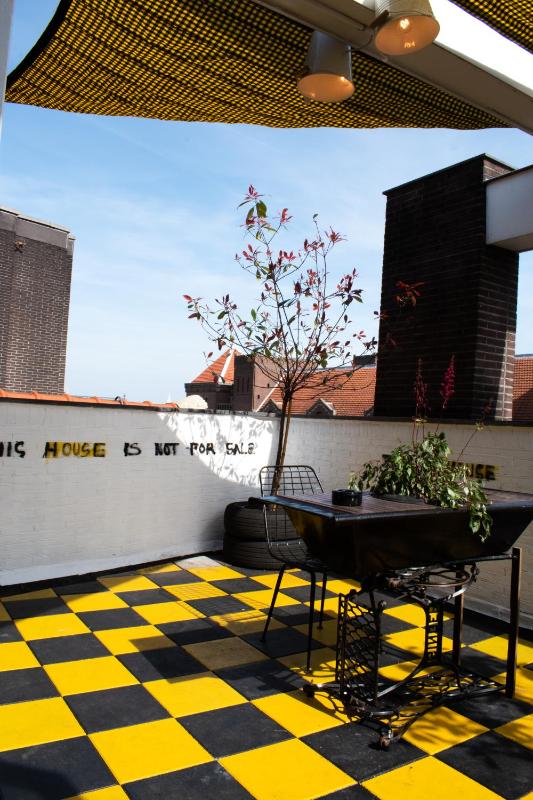 King Suite with Balcony image 3